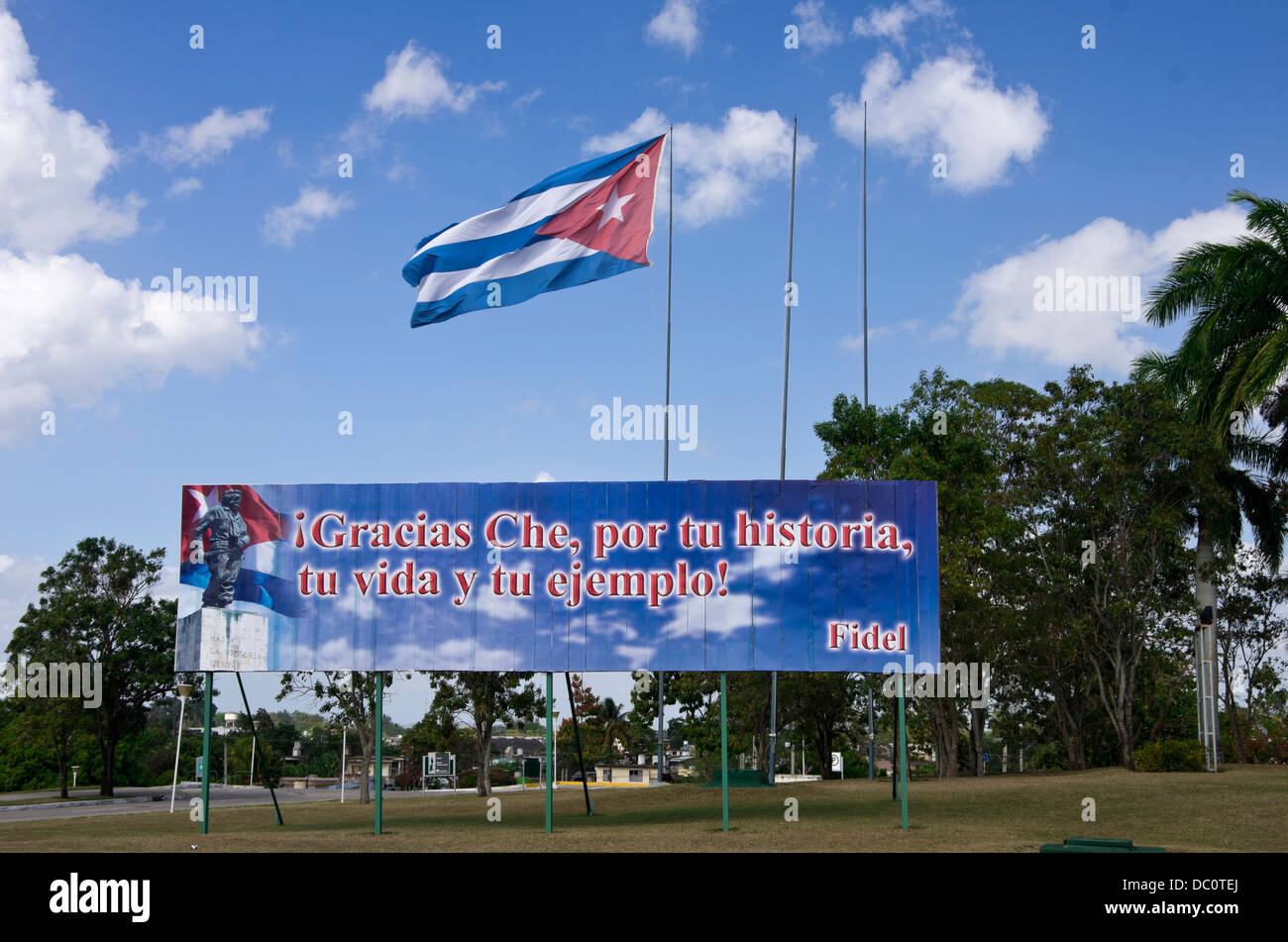 Schild am Guevara Denkmal "Danke Che, für Ihre Geschichte, Ihr Leben und Ihr Beispiel, Fidel" Santa Clara Stockfoto