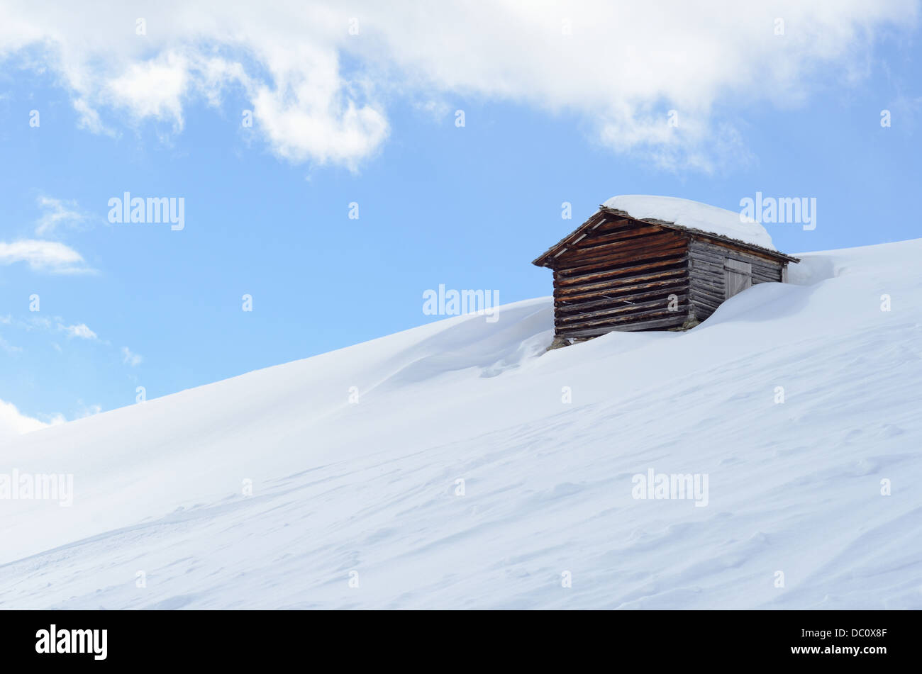 Schnee-Hütte Holzhütte Skipiste in Kappl Österreich Kappul Stockfoto