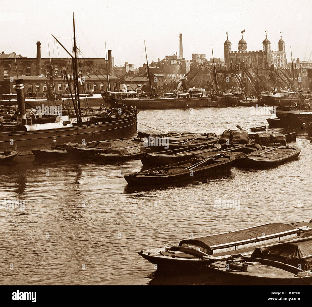 Tower von London aus dem Fluss Themse viktorianischen Zeit Stockfoto