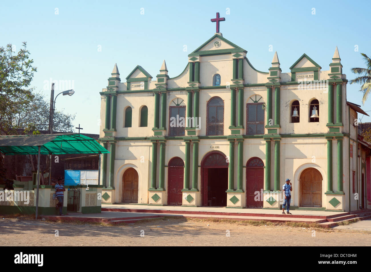 Fassade unserer lieben Frau vom Meer Kirche, Daman, Indien Stockfoto