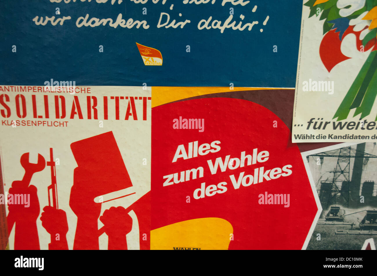 Deutschland, Berlin. Lichtenberg. Stasi-Museum. DDR-Propaganda-Plakate. Stockfoto