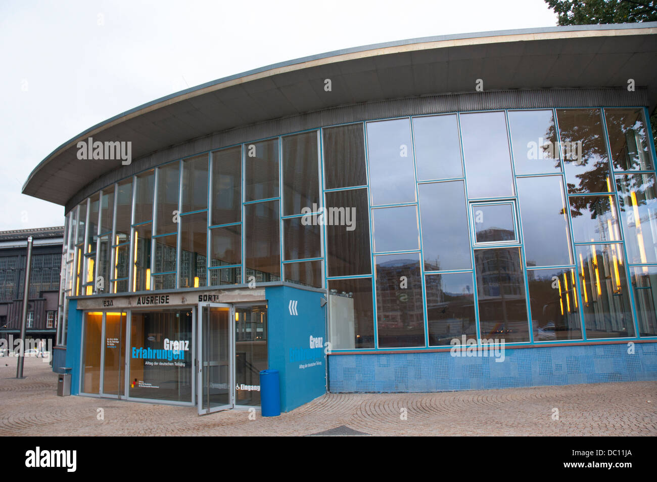 Deutschland, Berlin. Mitte. Bahnhof Friedrichstraße. Tranenpalast (Tränenpalast). Stockfoto