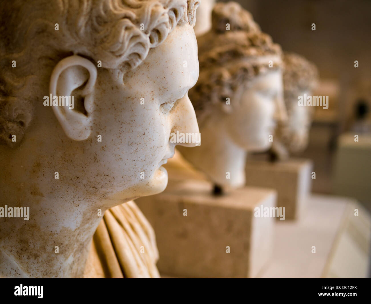 Seitenansicht des ein Portrait Büste von Roman Emperor Domitian. Marmorstatue, ca. 90 CE. Stockfoto