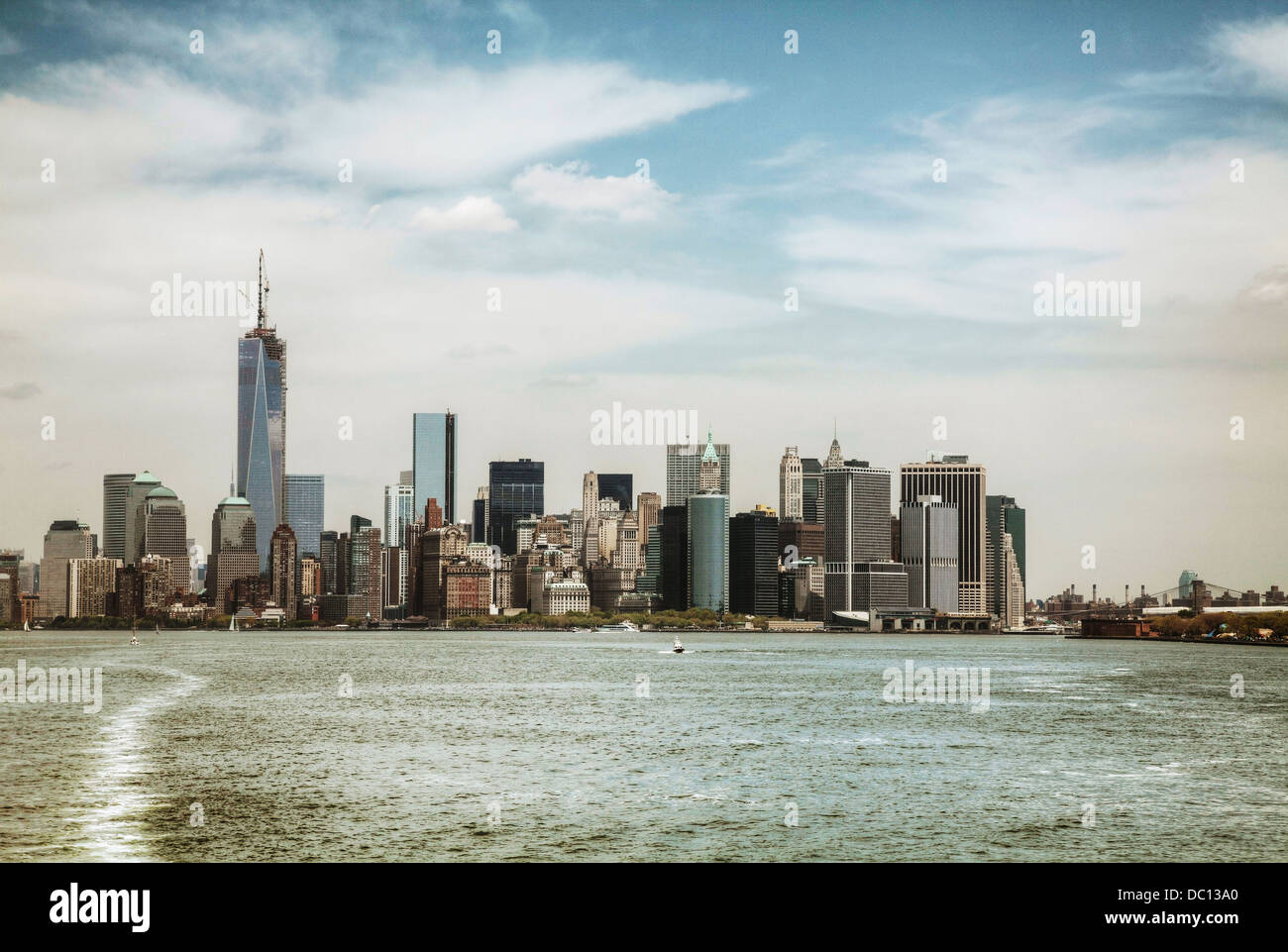New York City Panorama an einem bewölkten Tag Stockfoto