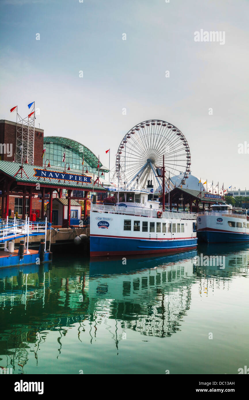 Navy Pier am 19. Mai 2013 in Chicago, IL. Es hat eine 3.300 Fuß (1.010 m) langen Pier am Ufer des Lake Michigan Chicago ist. Stockfoto
