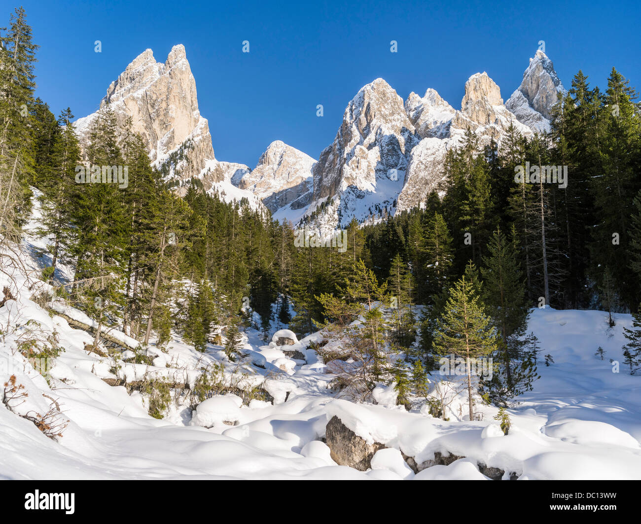 Europa, Mitteleuropa, Italien, Südtirol. Rosengarten (Rosengarten) Gebirge im Winter. Stockfoto