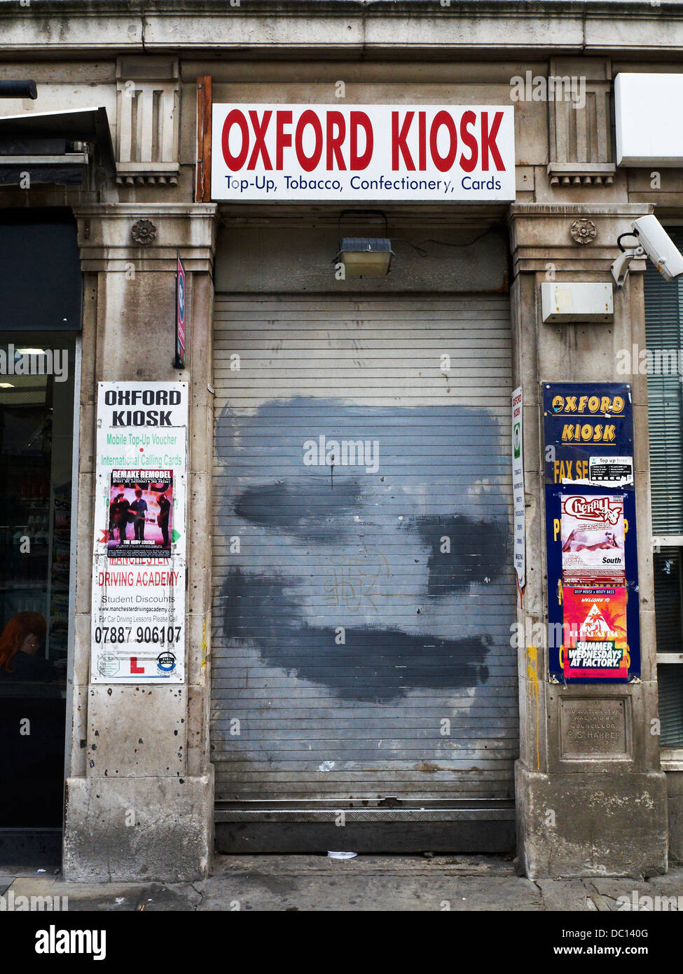 Der Oxford Kiosk an der Oxford Road im Stadtzentrum von Manchester, Großbritannien, ist geschlossen Stockfoto