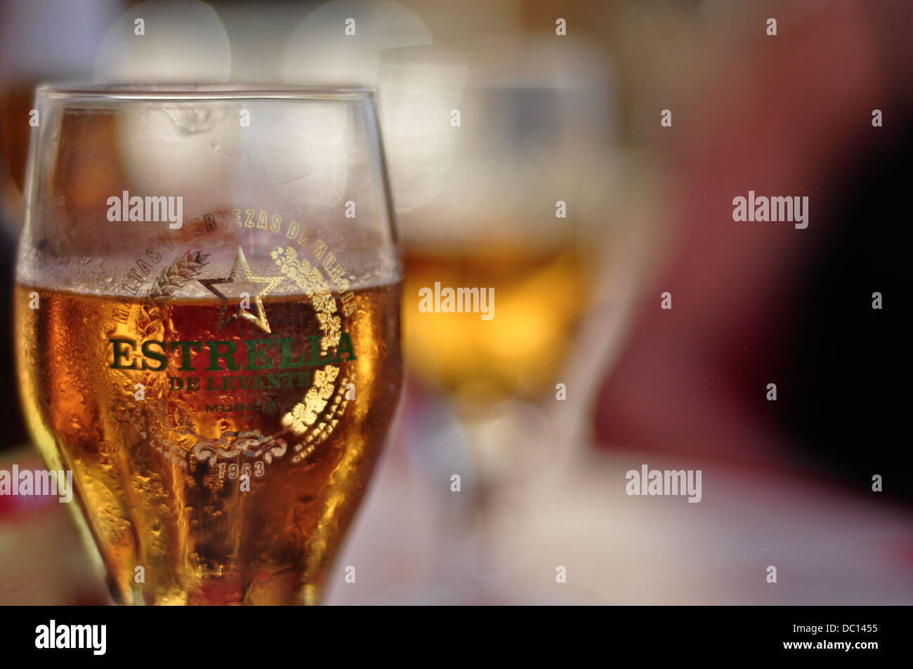 Bierglas und soft-Fokus-Hintergrund Stockfoto
