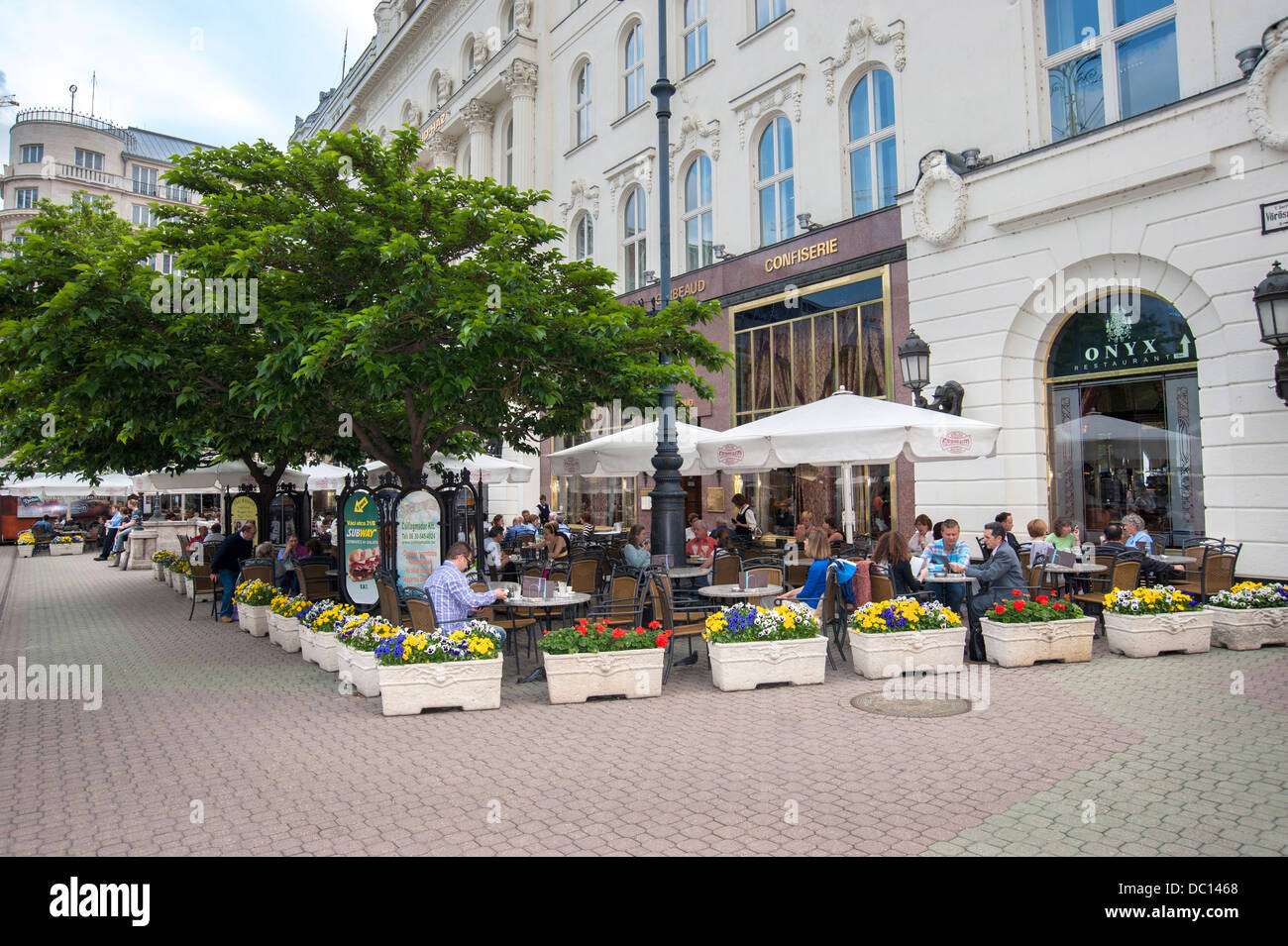 Europa, Ungarn, Budapest, Cafe Gerbeaud, outdoor-Café, Konditorei. Stockfoto