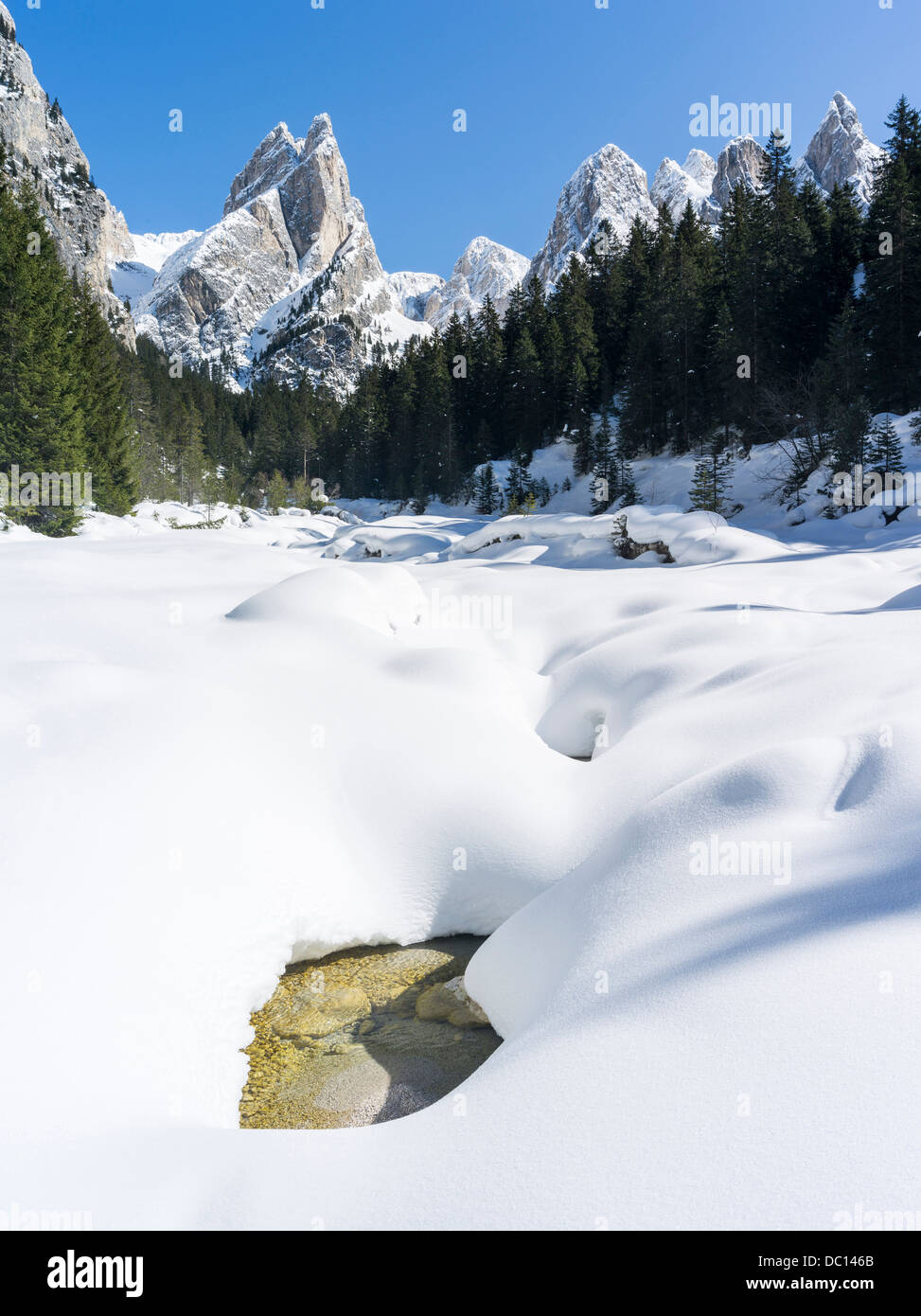 Europa, Mitteleuropa, Italien, Südtirol. Rosengarten (Rosengarten) Gebirge im Winter. Stockfoto