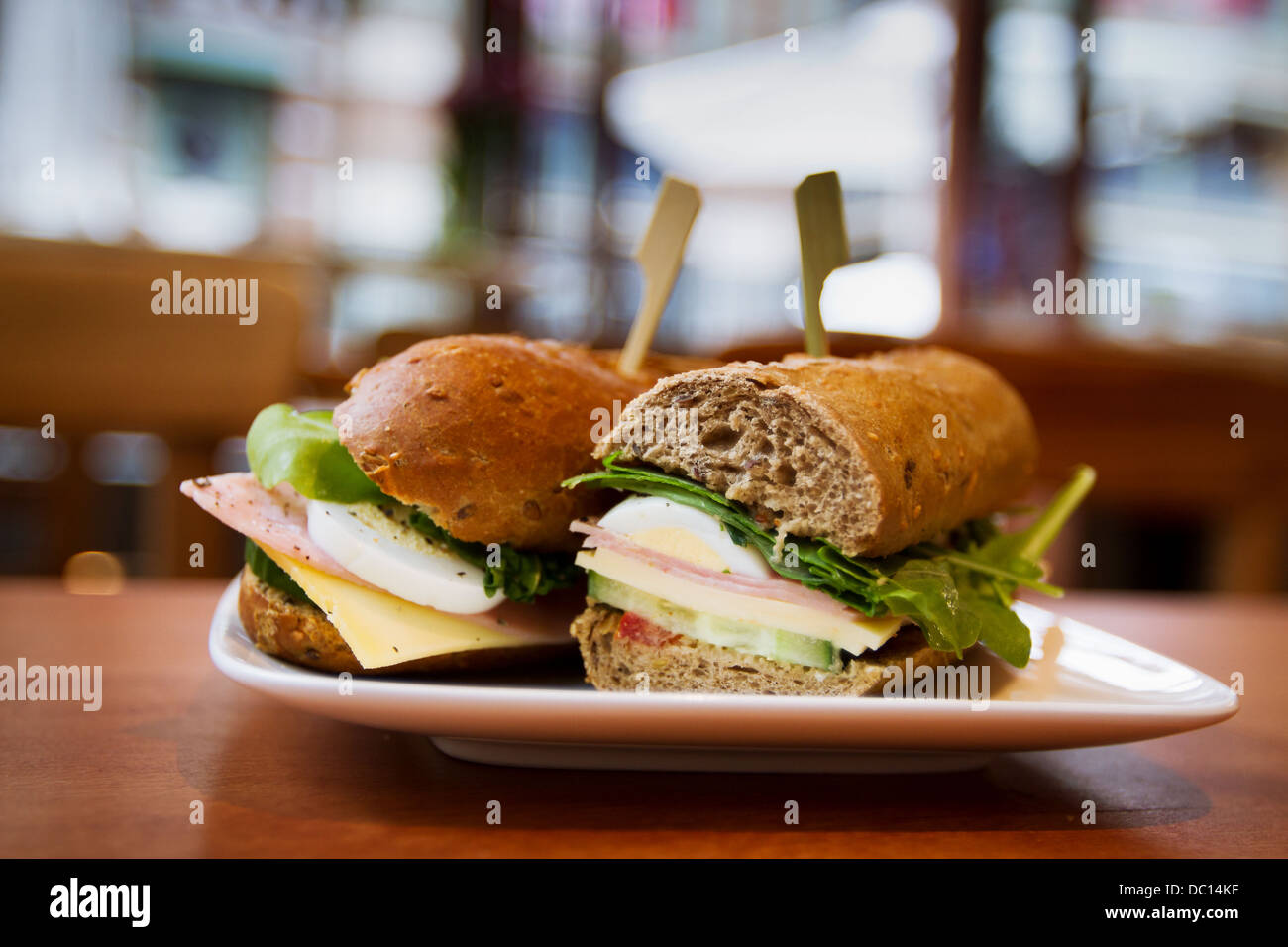 Sandwiches mit Schinken und Käse, Imbiss Stockfoto
