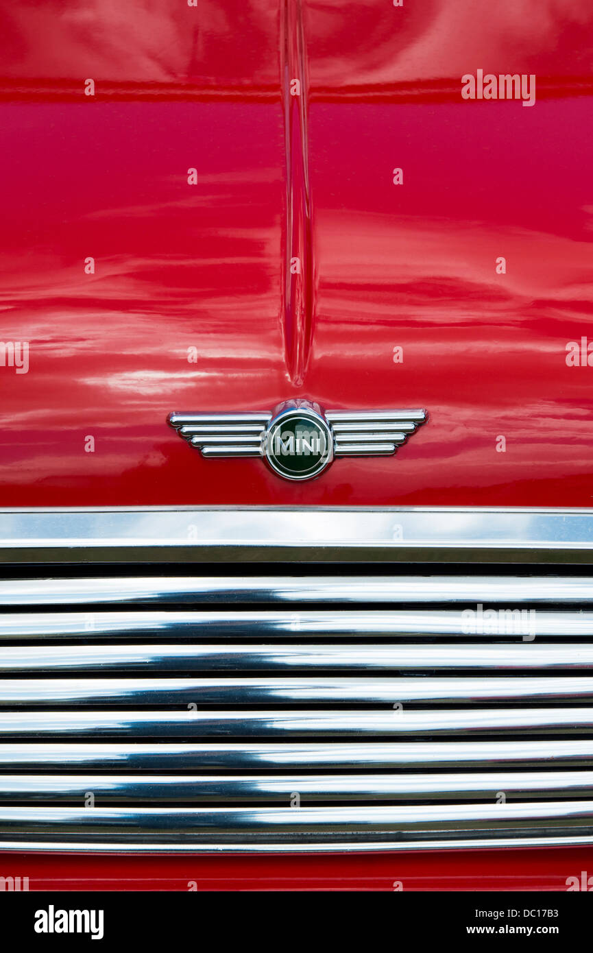 Austin Rot Auto mini rot -Fotos und -Bildmaterial in hoher Auflösung – Alamy