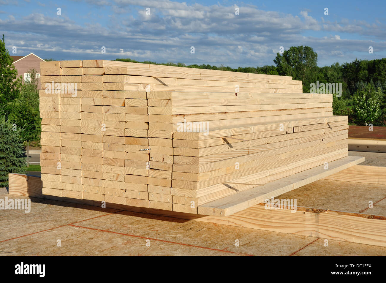 Holz auf einer Baustelle Stockfoto
