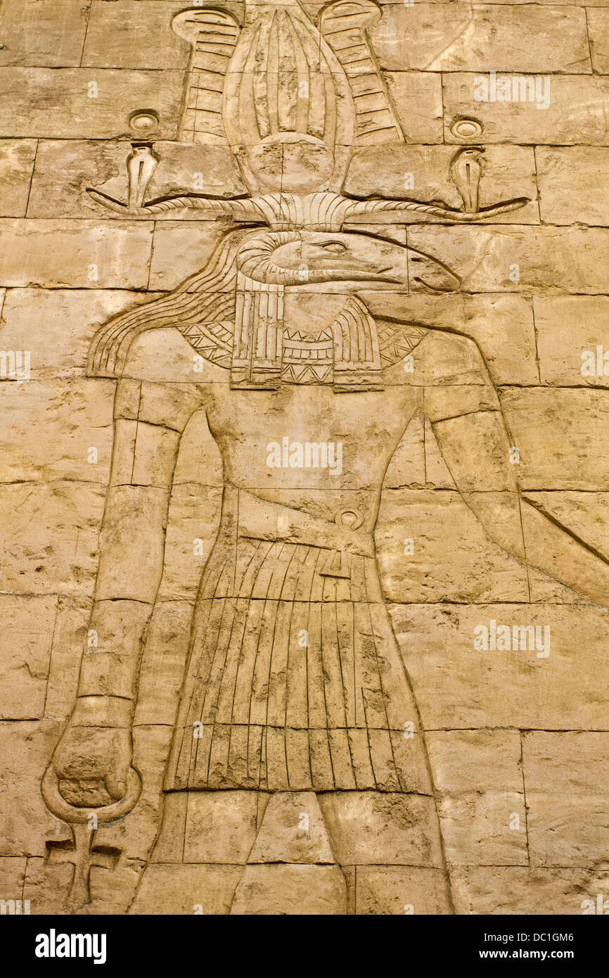 ägyptische Hieroglyphen im alten Ägypten Zone, Universal Studios Theme Park, Singapur. Stockfoto