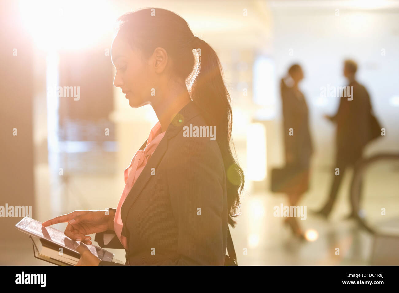 Geschäftsfrau mit digital-Tablette Stockfoto