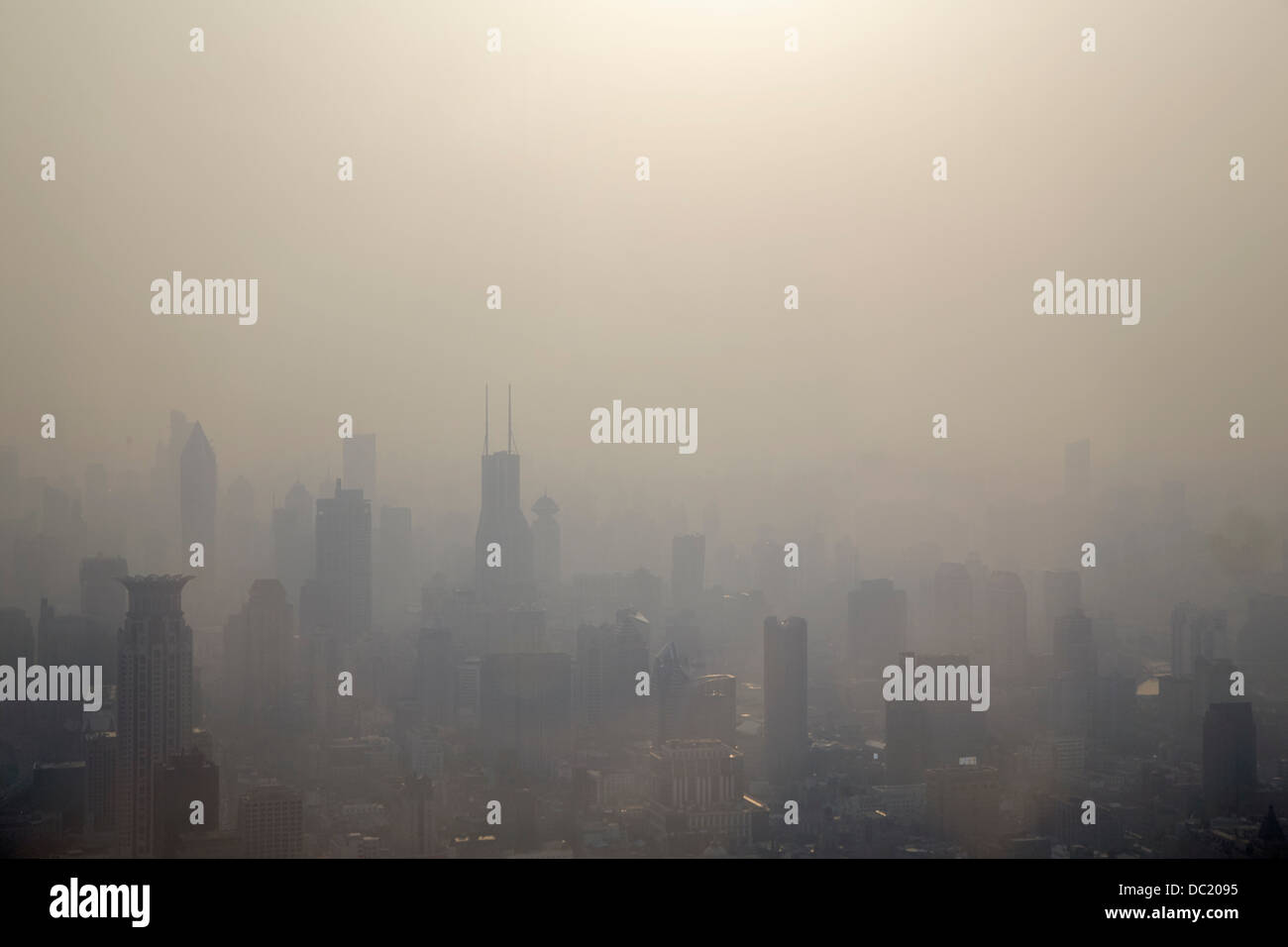 Nebel über der Stadt Shanghai, China Stockfoto