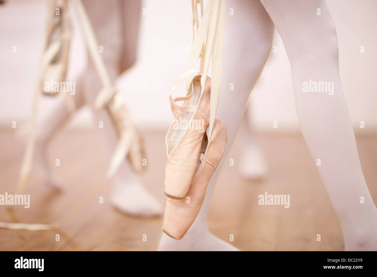 Detail der Ballerinas Beine verlassen Tanzstudio Stockfoto