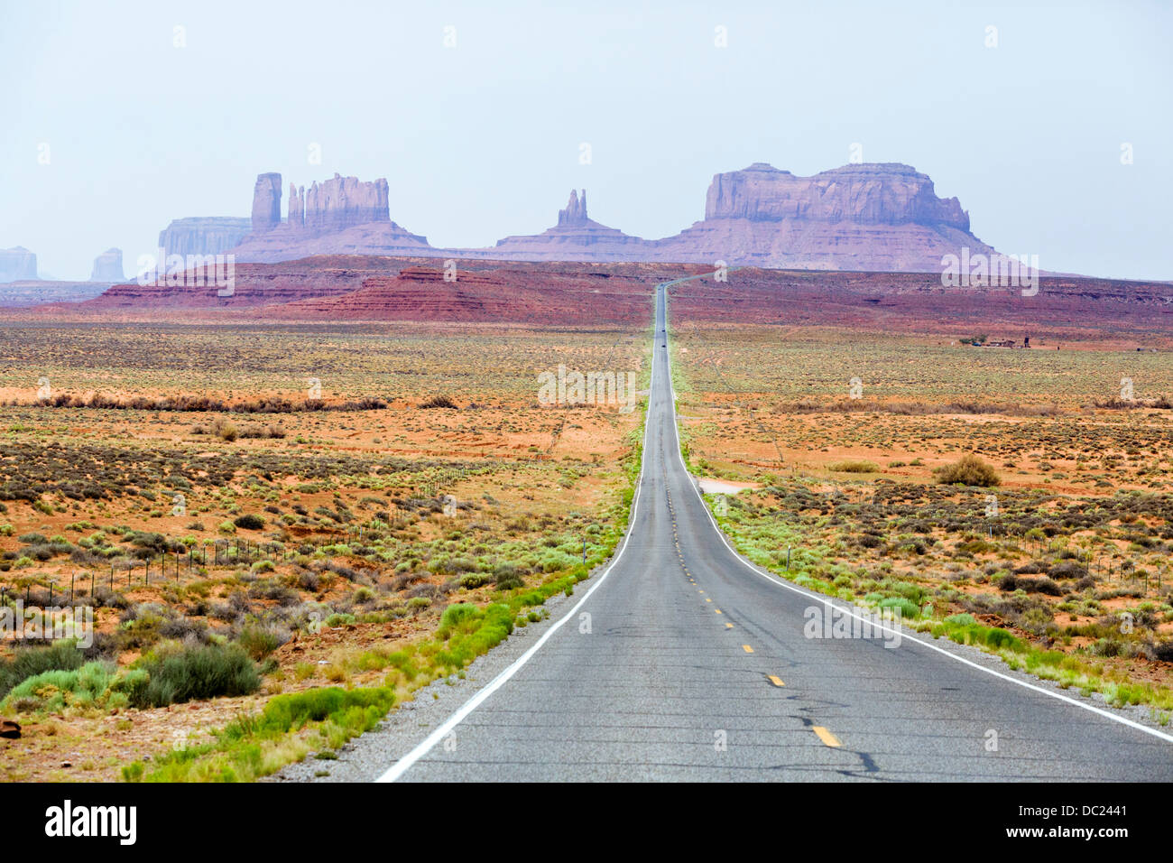 Blick auf Monument Valley, Blick nach Süden auf uns 163, Utah, USA Stockfoto