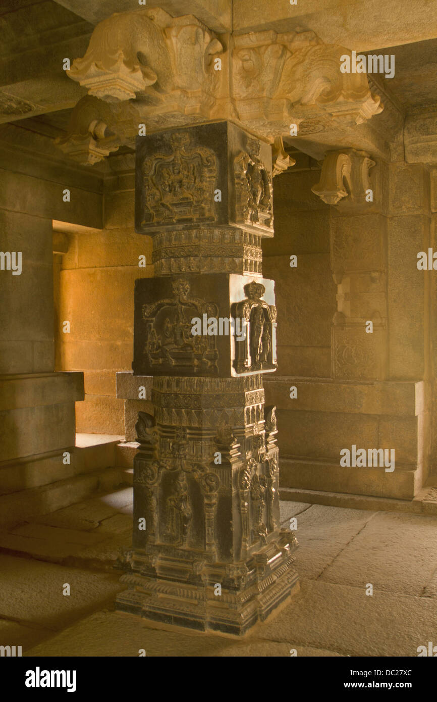 Geschnitzte Säulen der Tempel-Komplex, Hampi, Karnataka, Indien Stockfoto