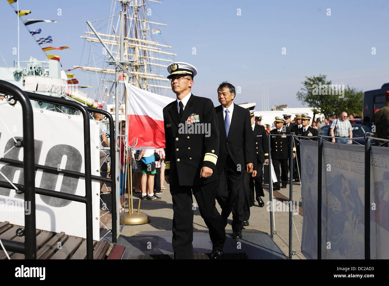 Gdynia, Polen 7. August 2013 polnische Minister der Verteidigung Tomasz Siemoniak besucht japanischen Self Defence Marine Schiff JMSDF Kashima in Gdynia Port Credit: Michal Fludra/Alamy Live News Stockfoto