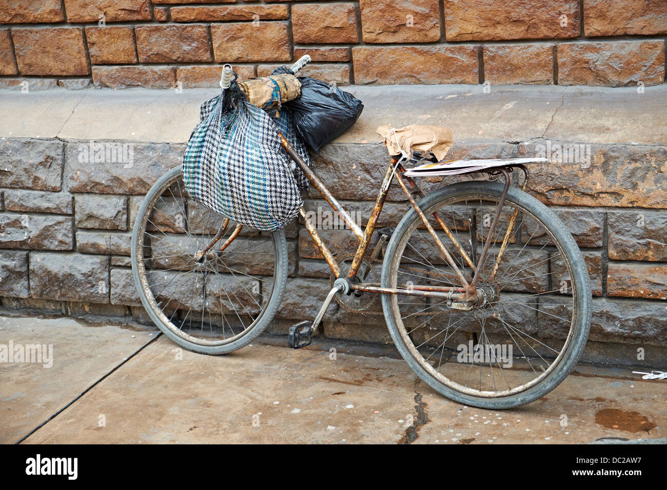 Alte rostige Push Fahrrad Viertel Miraflores in Lima, Peru. Stockfoto