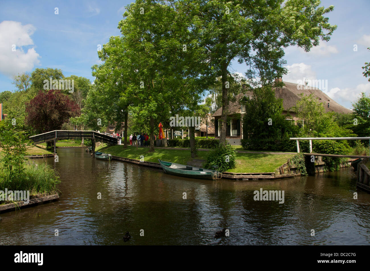 Kanäle im Zentrum von Giethoorn Holland Stockfoto