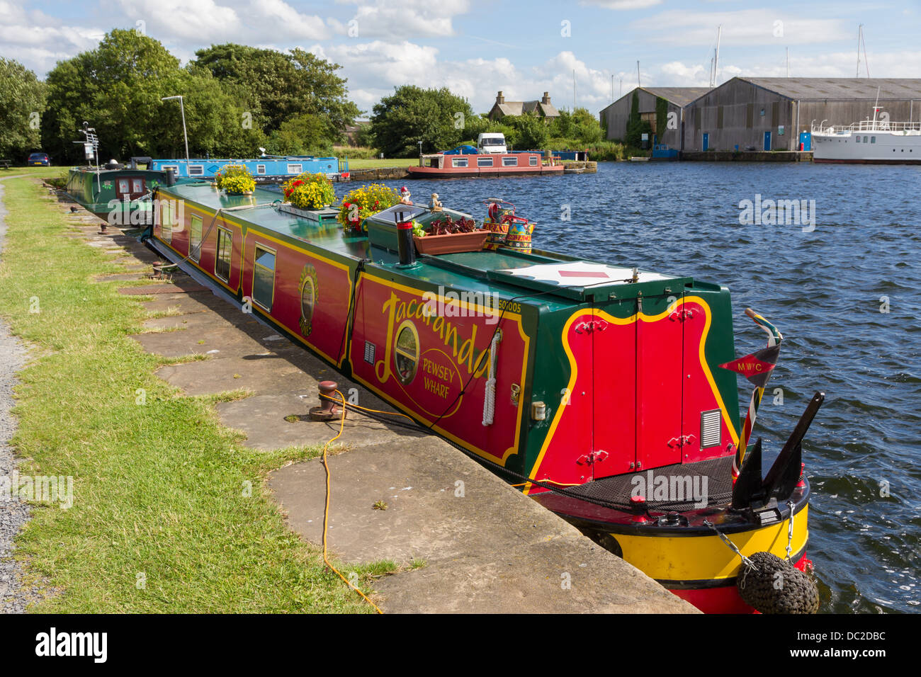 Schmale Boot vertäut am Glasson Dock, Lancaster, Lancashire, England. Stockfoto