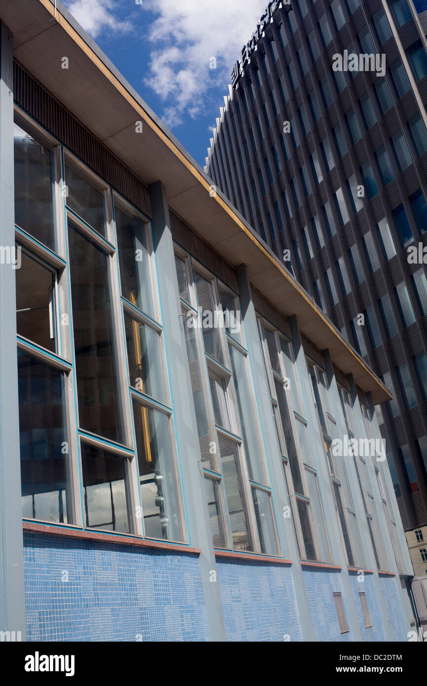 Tränenpalast Palast von Tränen ehemaligen Grenzübergang Friedrichstraße Punkt Mitte Berlin Deutschland Stockfoto