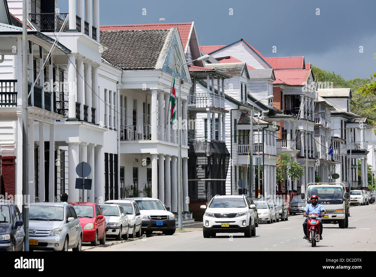Niederländischen kolonialen Häuser an der Waterkant Street (Waterfront) in Paramaribo, Suriname, Südamerika Stockfoto