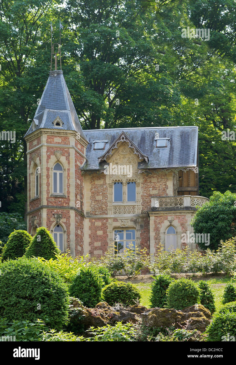 Von Alexandre Dumas in die Gärten von Schloss "Monte Cristo" bestellt 'Château d' kleinen neugotischen Haus. Er schrieb hier. Le Stockfoto
