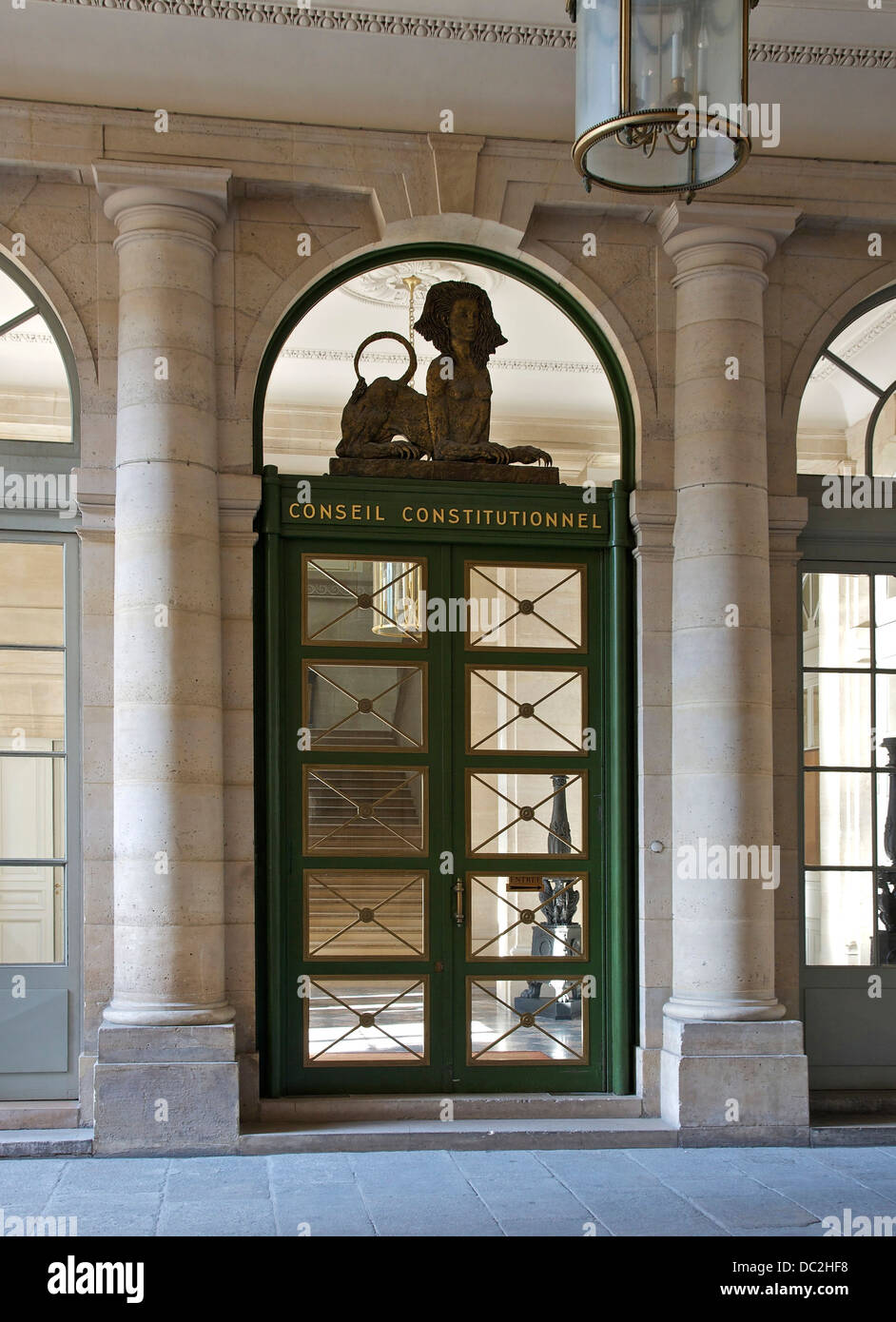 Der Haupteingang der französische Verfassungsrat Palais-Royal, Paris, Frankreich. Stockfoto