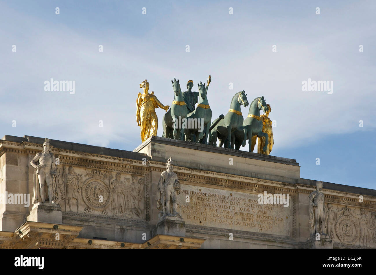 Oben an der Arc de Triomphe du Carrousel in Paris, Quadriga des Friedens Reiten in einem triumphalen Wagen von François Joseph Bosio (176 Stockfoto