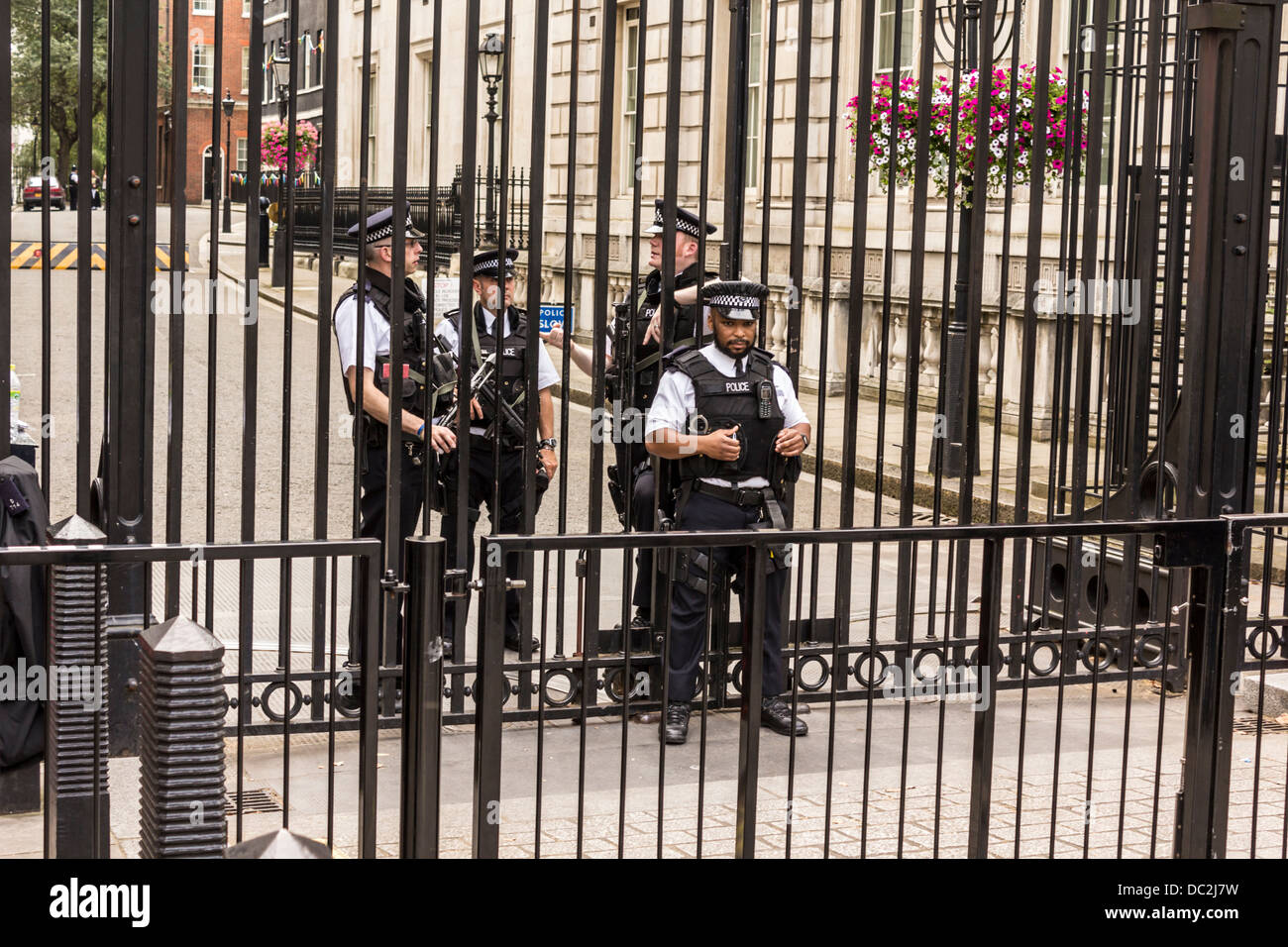 Number 10 Downing Street Sicherheitstor Stockfoto