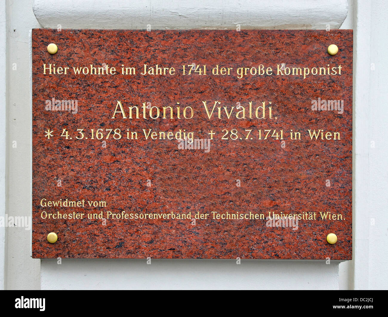 "Hier lebte Antonio Vivaldi 1741", Jahr, als er, auf ein Haus in der Nähe der ehemaligen Kärntner-Tor in Wien, Österreich starb. Stockfoto