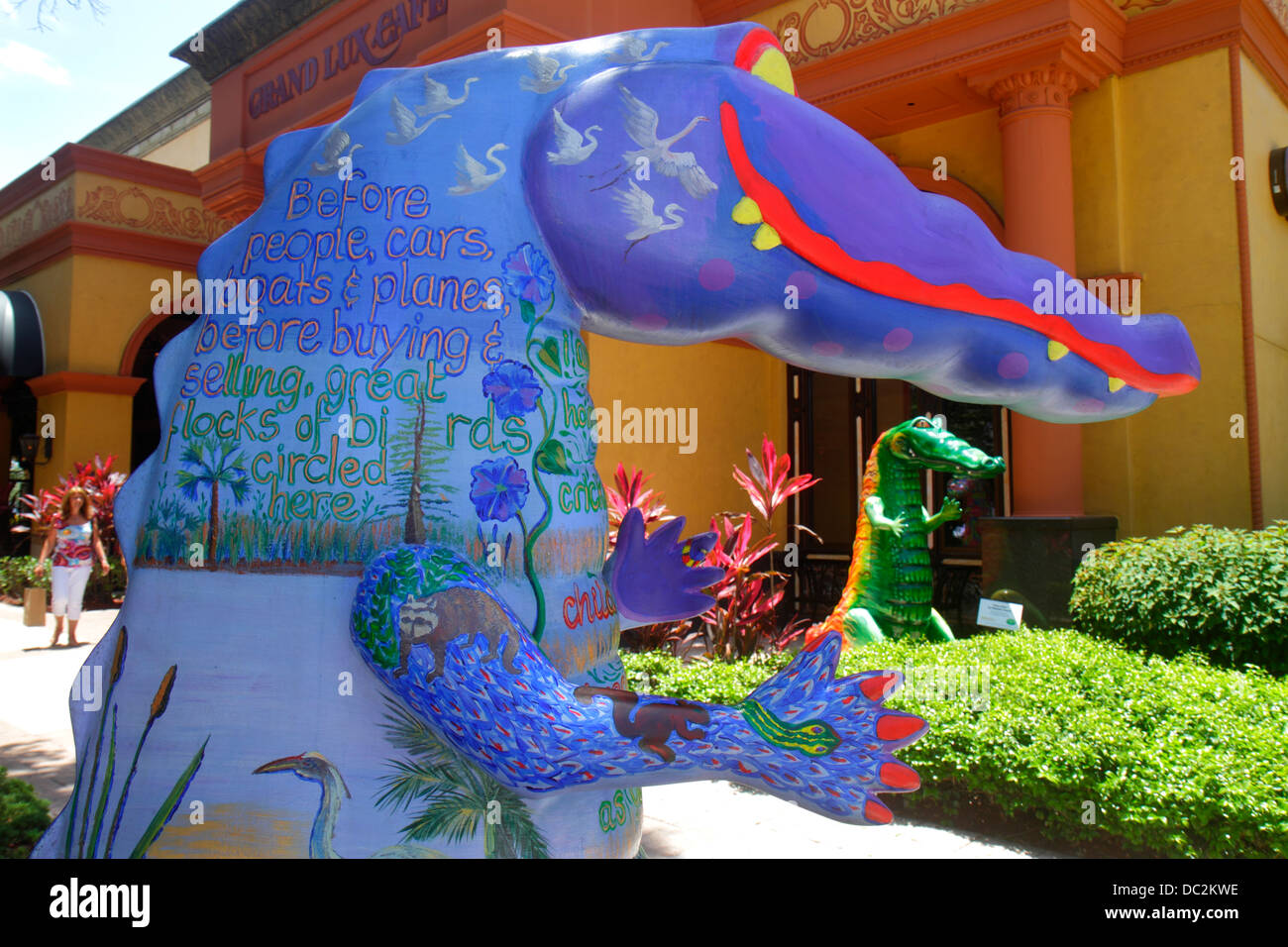 Sonnenaufgang In Florida, Fort Ft. Lauderdale, Sawgrass Mills Mall, Keramik-Alligator, Kunst, Gator Glam, Fiberglas, Skulptur, mit Blick auf FL130731051 Stockfoto