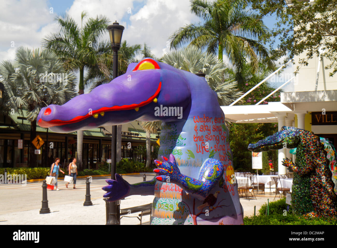 Sonnenaufgang In Florida, Fort Ft. Lauderdale, Sawgrass Mills Mall, Keramik-Alligator, Kunst, Gator Glam, Fiberglas, Skulptur, mit Blick auf FL130731123 Stockfoto