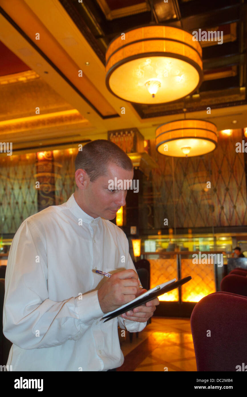 Sonnenaufgang In Florida, Fort Ft. Lauderdale, Sawgrass Mills Mall, Grand Lux Cafe, Restaurants, Restaurants, Restaurants, Restaurants, Cafés, Küche, Essen, Inneneinrichtung, Mann Stockfoto