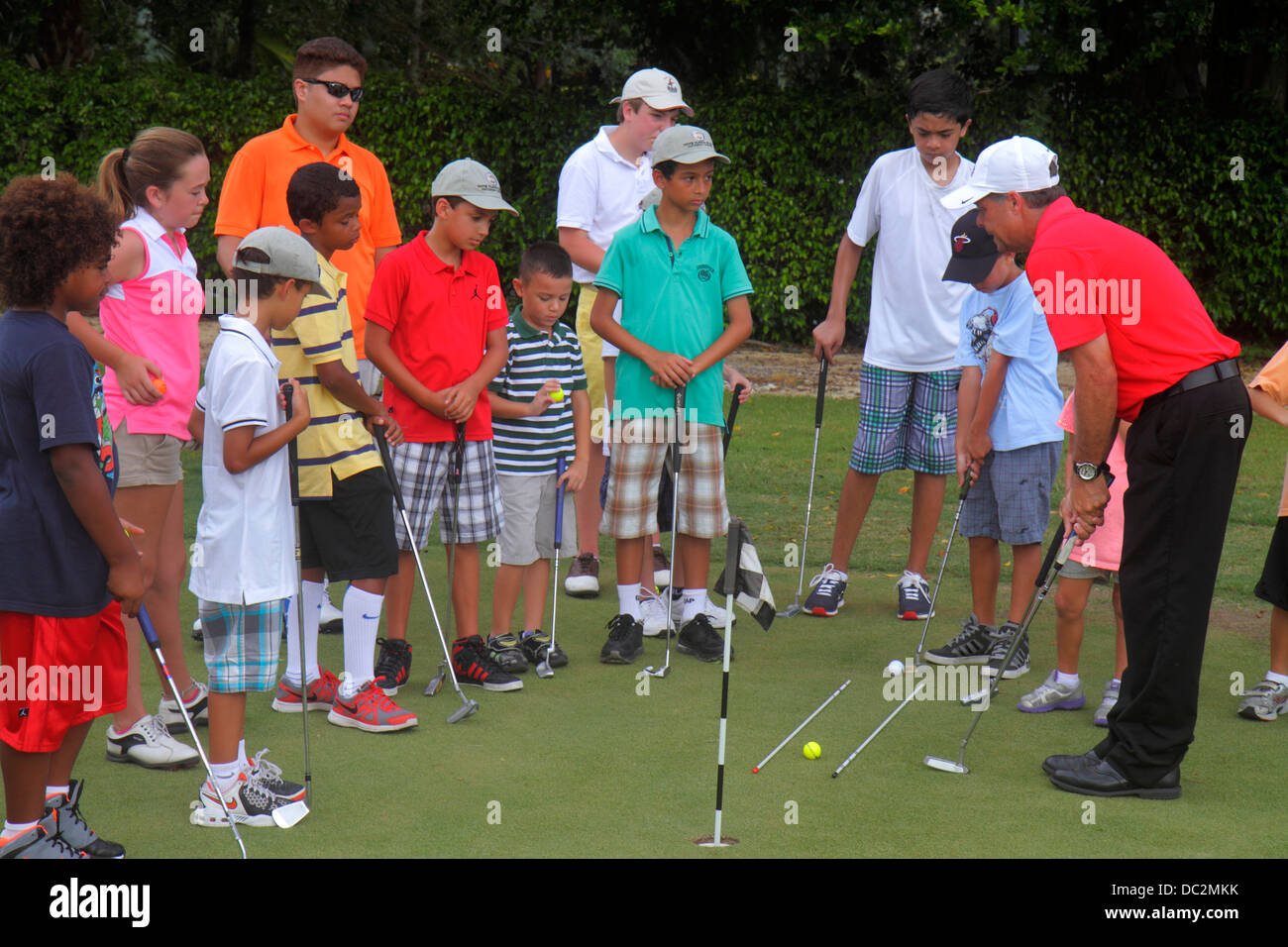 Florida Weston, Fort Ft. Lauderdale, Bonaventure Country Club, junge Jungen männlich Mädchen, Mädchen weiblich Kinder Kinder hispanischer Mann Männer männlich, Lehrer, Lehrer, Instr Stockfoto