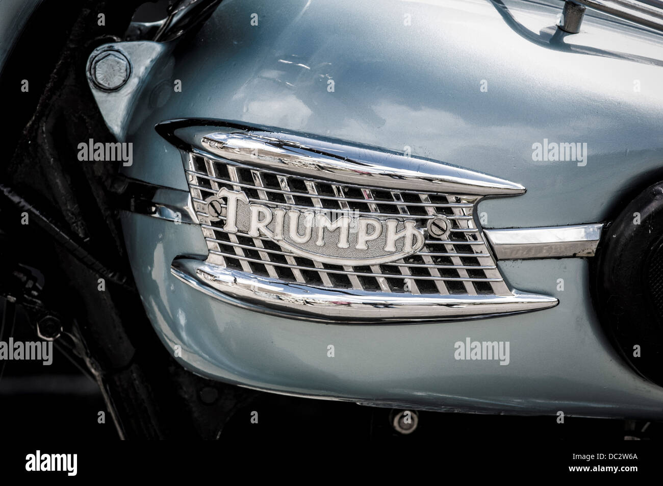 Triumph-Logo auf Vintage-Motorrad-Benzintank. Stockfoto