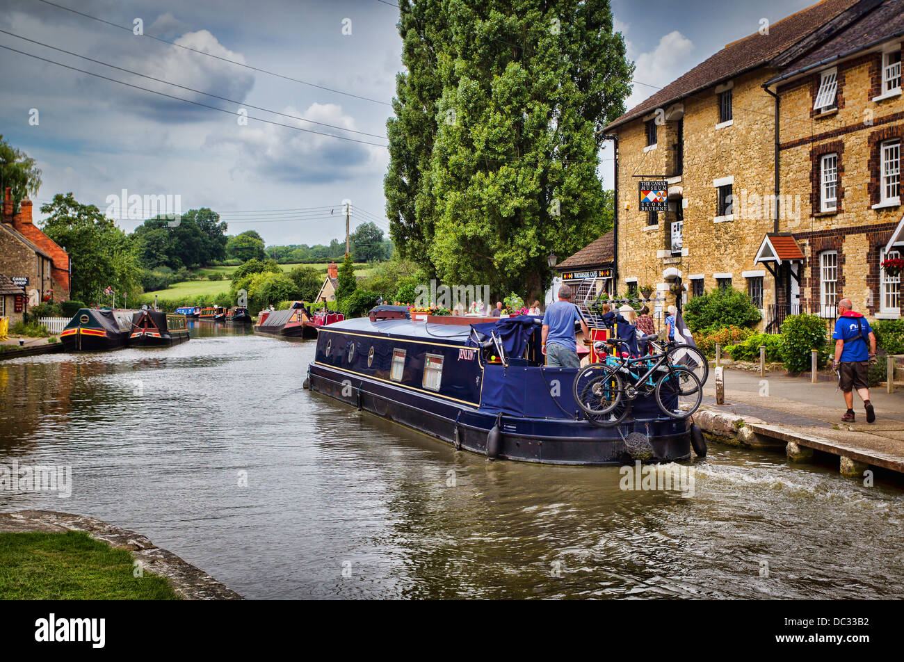 Grand Union Canal bei Stoke Bruerne, Northamptonshire. Stockfoto