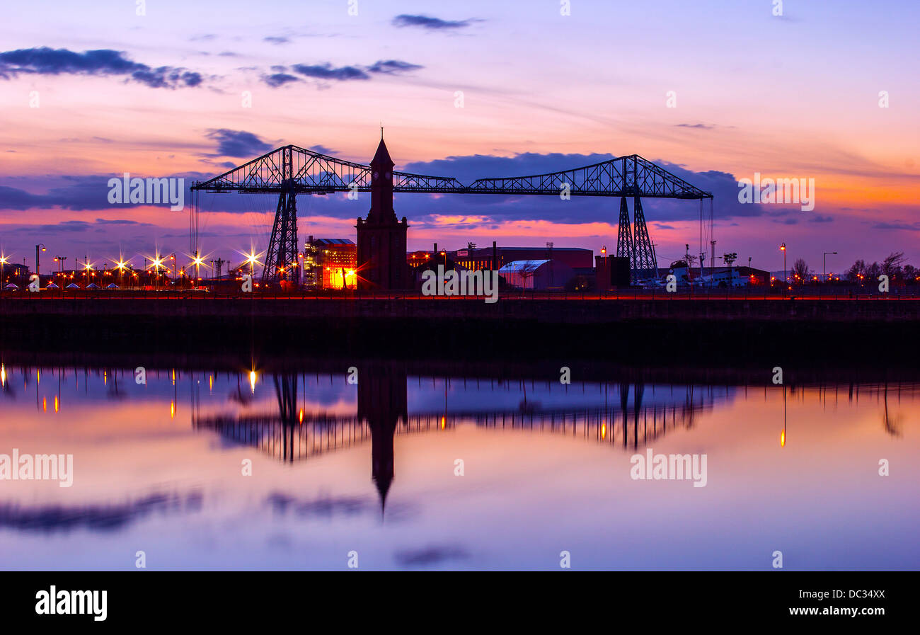 Die Schwebefähre in Middlesbrough, bei Sonnenuntergang. Stockfoto