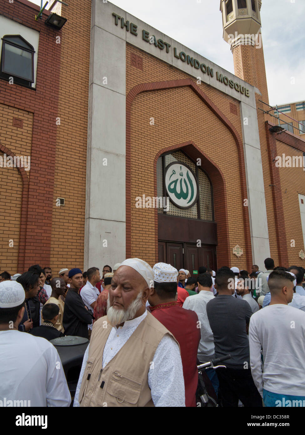 Muslime feiern Eid Mubarak, am Ende des Ramadan durch die East London Moschee in Whitechapel. UK Stockfoto