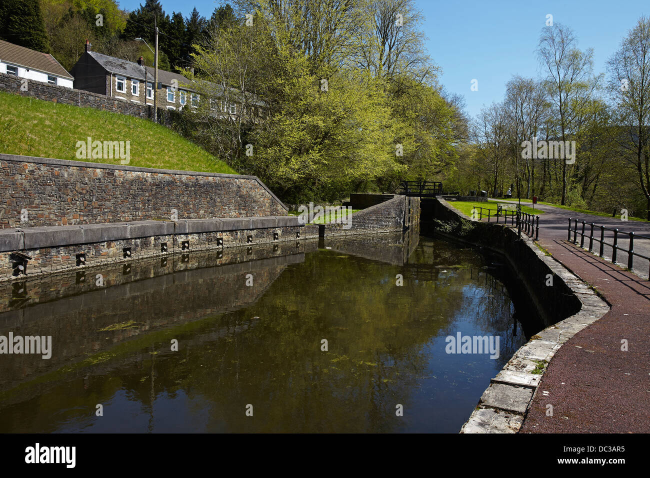 Resolven Kanal-Becken und Sperre für Neath Canal, South Wales, UK Stockfoto