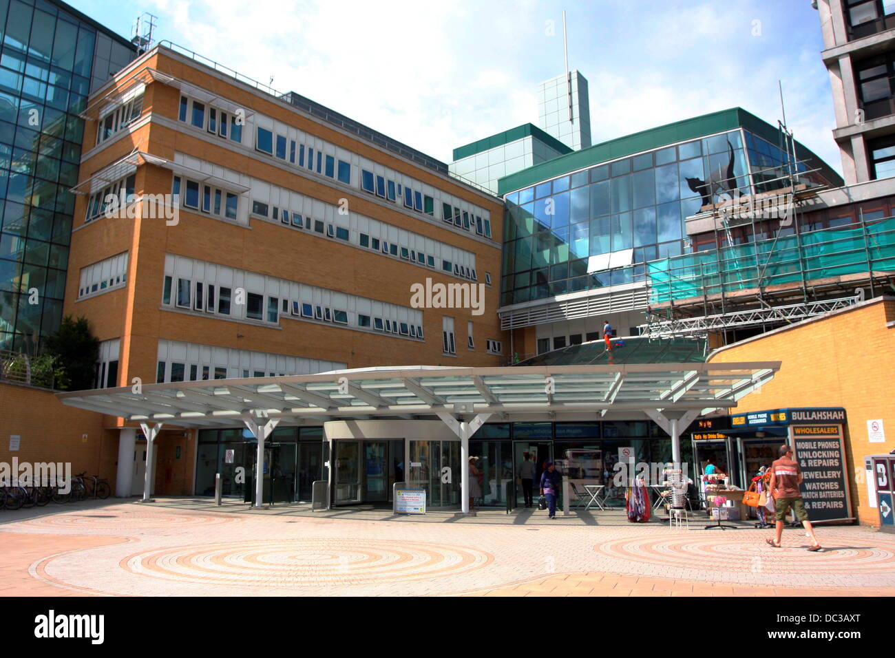 8. August 2013, Whittington Krankenhaus, Torbogen, Islington, London. Stockfoto