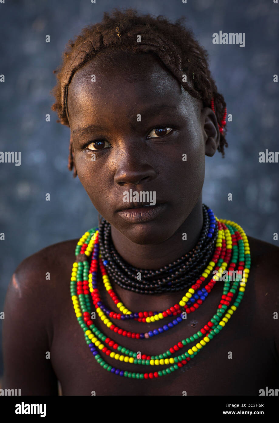 Dassanech Stamm junge Frau, Omorate, Omo-Tal, Äthiopien Stockfoto