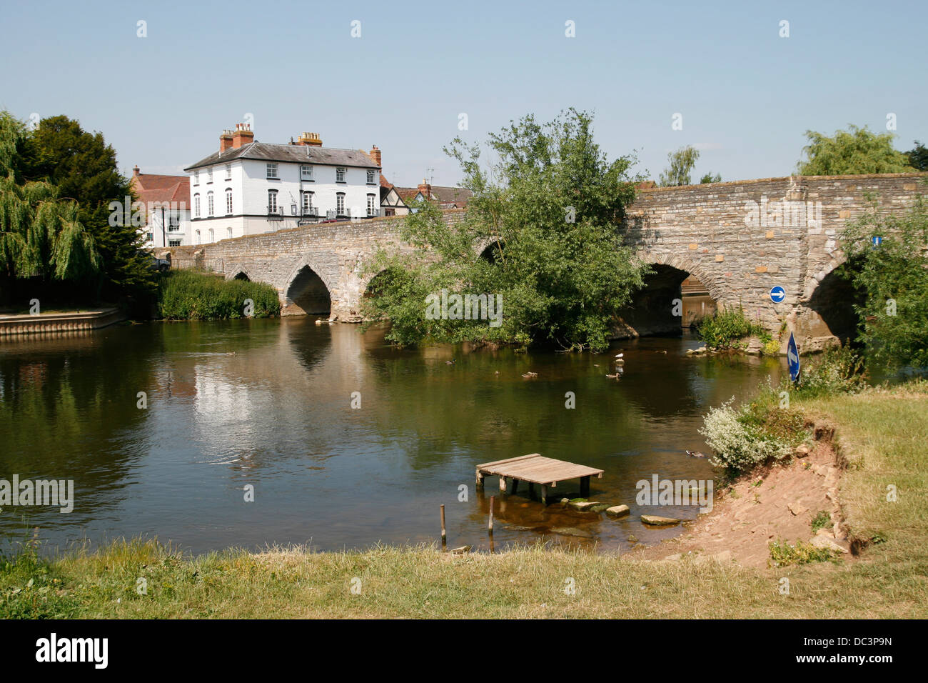 Fluss Avon und Brücke Bidford auf Avon Warwickshire England UK Stockfoto