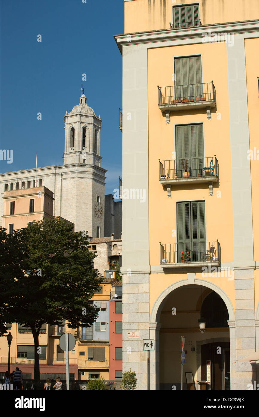 KATHEDRALE VON GIRONA VOM PLACA DE LA INDEPENDENCIA GIRONA KATALONIEN SPANIEN Stockfoto