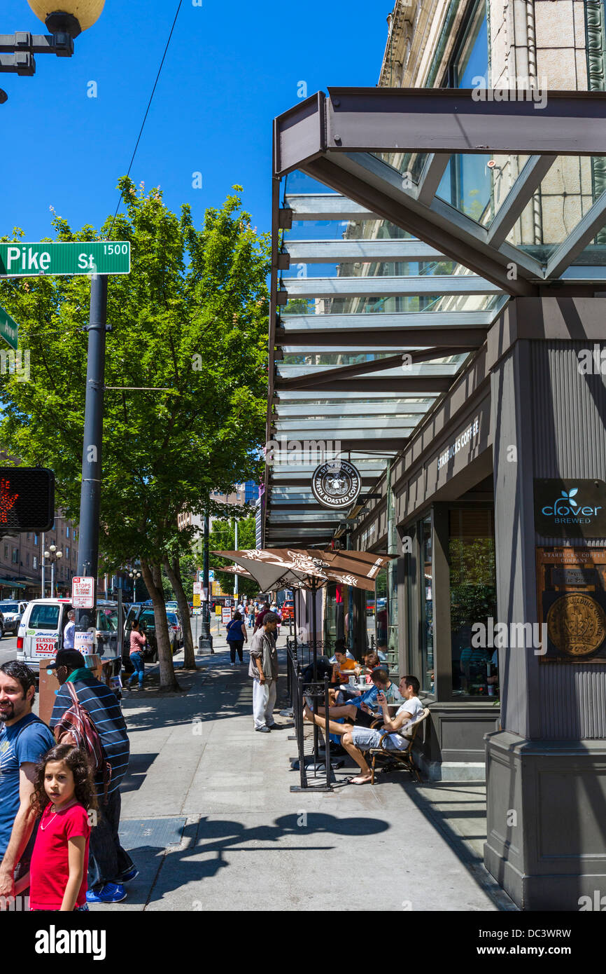 Das "original" Starbucks Kaffee-Haus in 1912 Pike Place, Pike Place Market, Seattle, Washington, USA Stockfoto