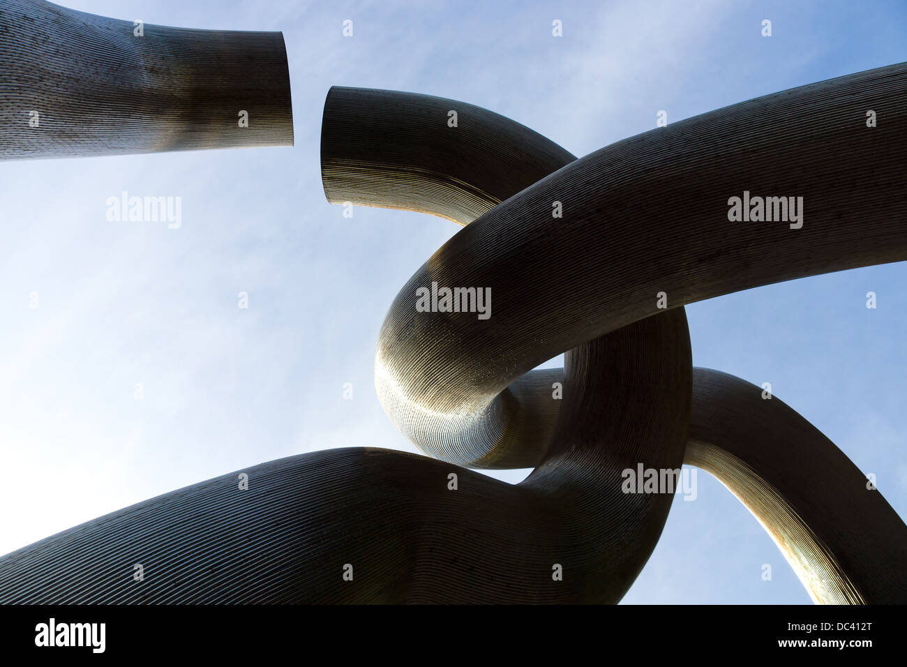Detail der Skulpturen am Kurfürstendamm "gebrochene Kette" Stockfoto