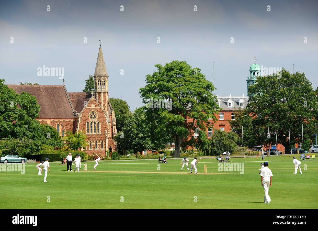 Junioren-Cricket-Match an Shrewsbury School in England Uk Stockfoto
